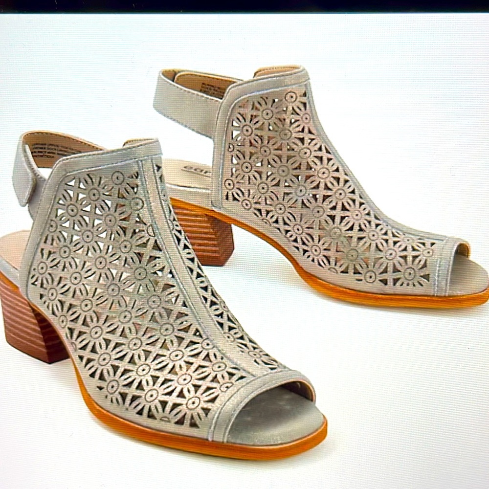 Earth Leather Heeled Peep Toe Sandals Murano Mist Sliver 8.5